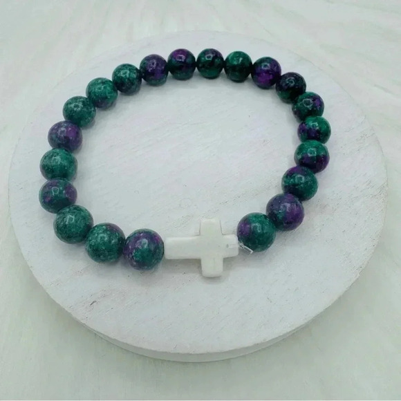 Green w/ hints of purple Cross Beaded Bracelet - Picture 1 of 6